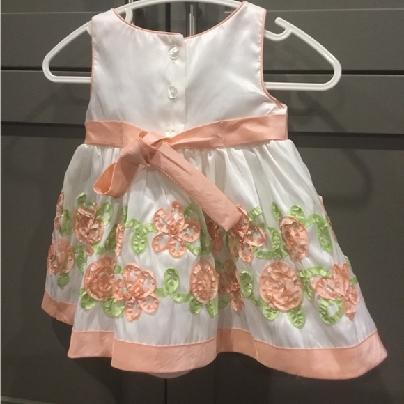 Youngland 3/6 month dress with polyester lining and tulle underneath. - Picture 2 of 5